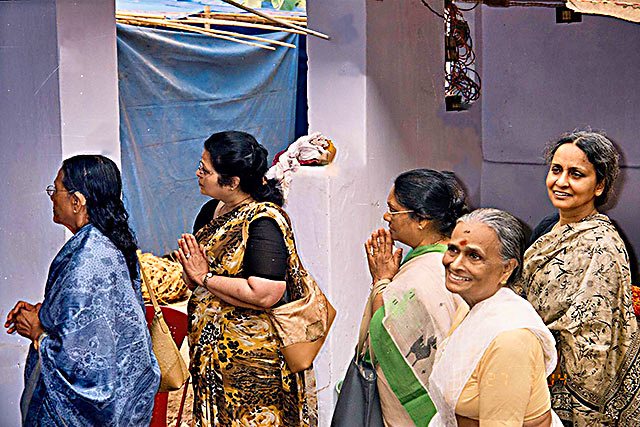 Devotees; Ambalavattam Temple; Tellicherry; uasatish;